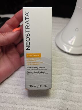 NEOSTRATA Enlighten Illuminating Serum — White & Orange
